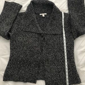 Cute cardigan with top button
